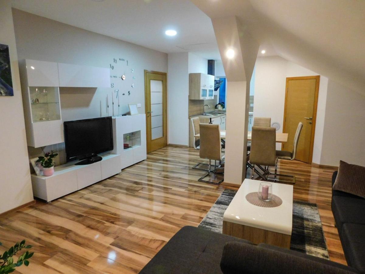 Apartman Lara Оточац Экстерьер фото