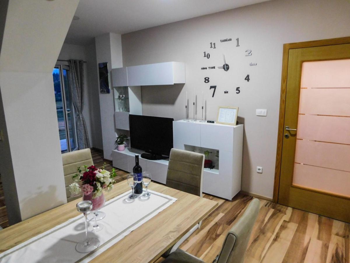 Apartman Lara Оточац Экстерьер фото