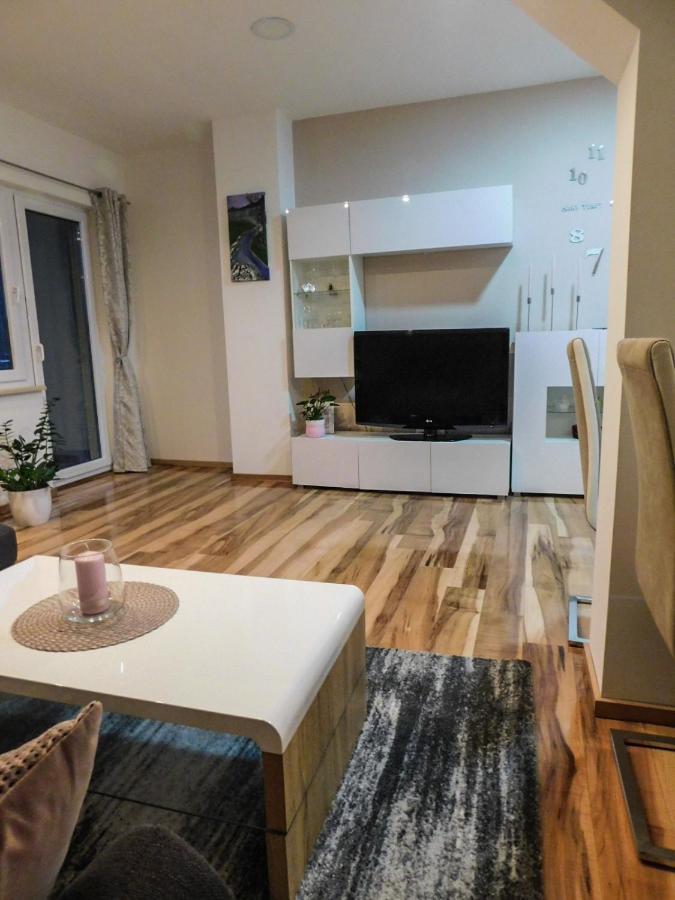 Apartman Lara Оточац Экстерьер фото