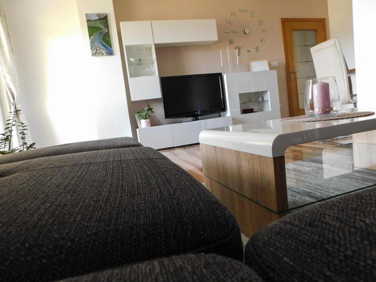 Apartman Lara Оточац Экстерьер фото