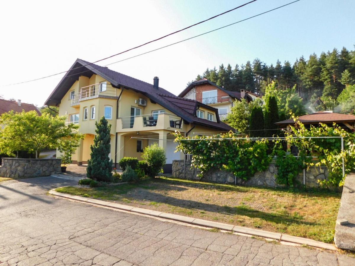 Apartman Lara Оточац Экстерьер фото